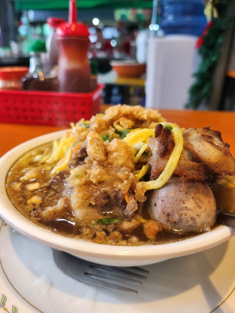 Mami Noodle Soup with Pork Bones