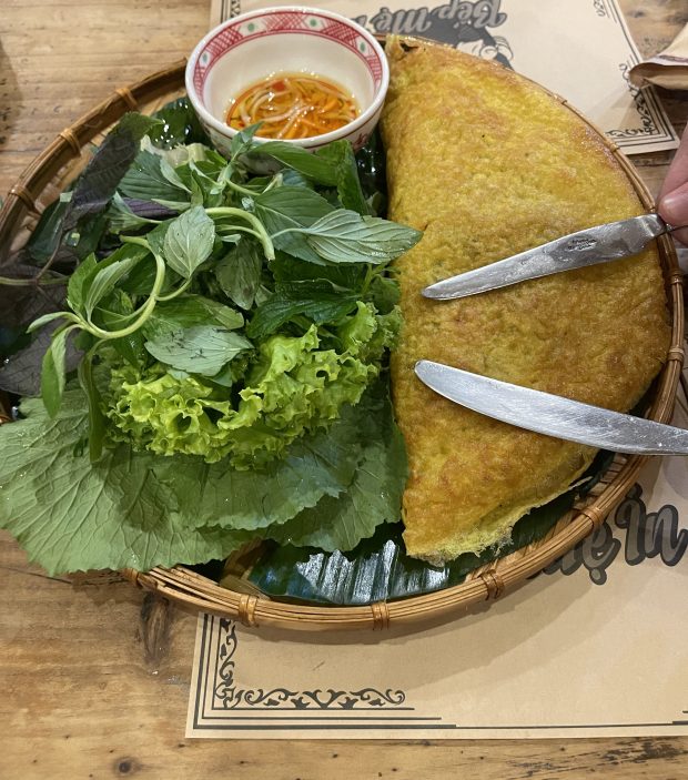 Bếp Mẹ Ỉn - Lê Thánh Tôn: Bánh Xèo (Crispy & Savory Vietnamese Pancakes)