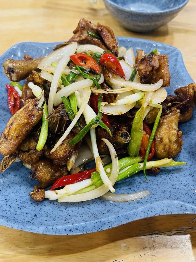 Chicken stir-fried with lemongrass and chili