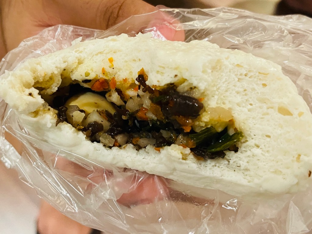 Bánh Bao Chay (similar to steamed vegetable siopao)