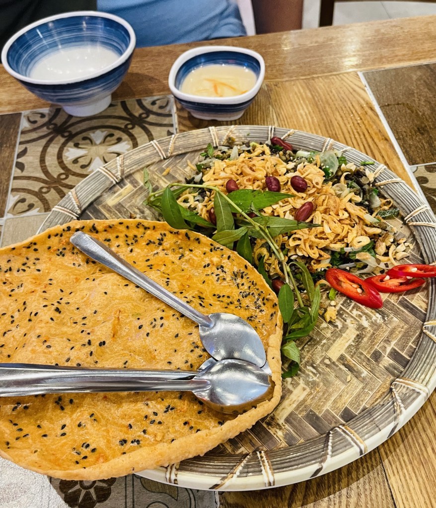 Stir-fried baby clam with grilled rice cake