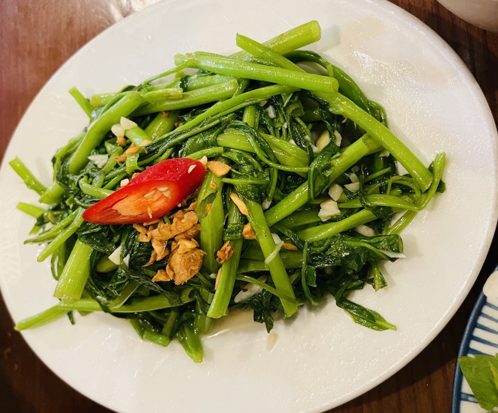 stir-fried morning glory with garlic