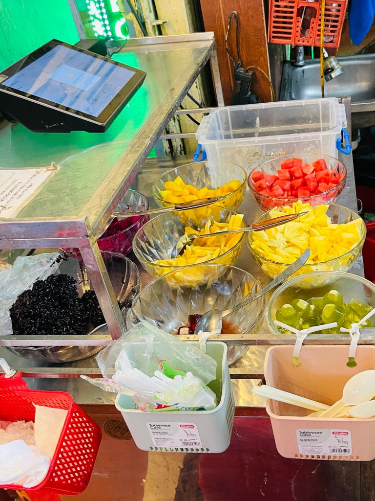Order preparation Table of Chè Thập Cẩm