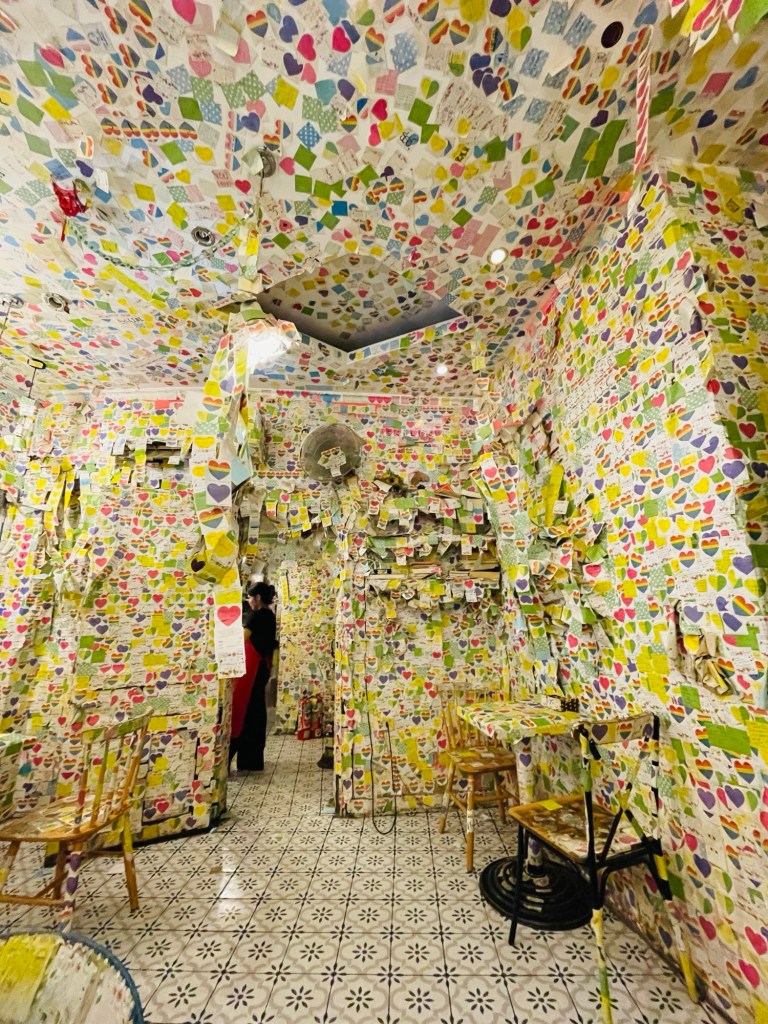 Sticky notes on the ceiling, walls, tables and chairs at The Note Coffee