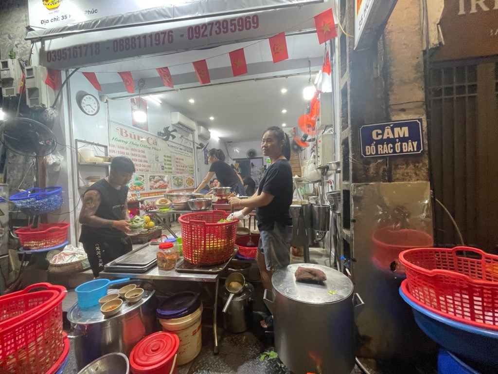 Order preparation in Bún cá Hương Thuỷ - Hồng Phúc